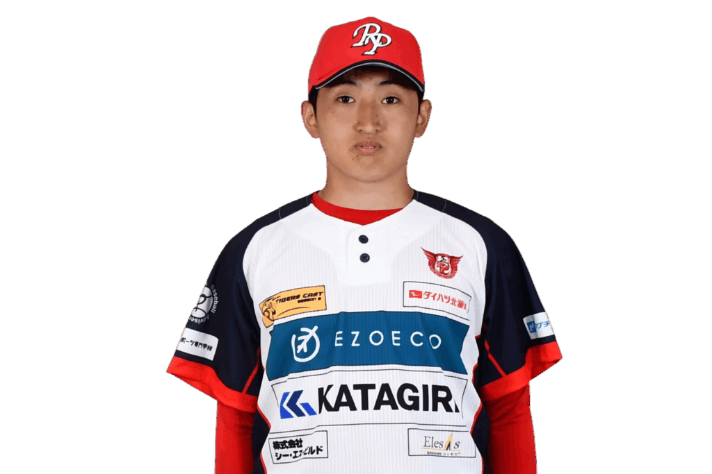 背番号38の宮川　響選手がユニフォーム姿で正面を向いている